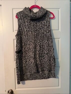 Sleeveless Cowl Neck Knit Sweater Vest - Black & White